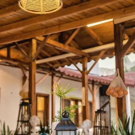 Oase Garden Homestay *